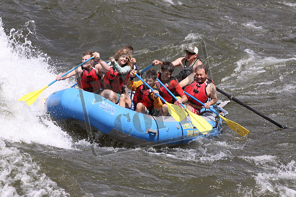 686